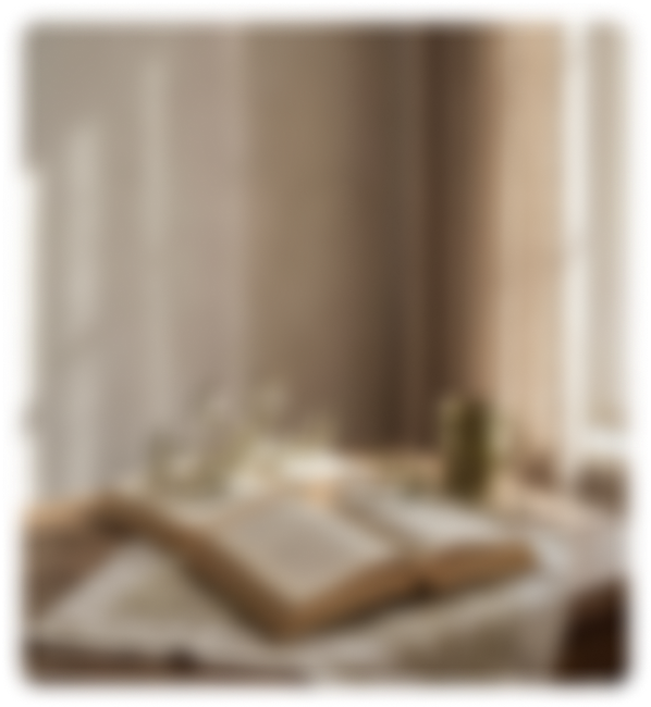 Книга на столі