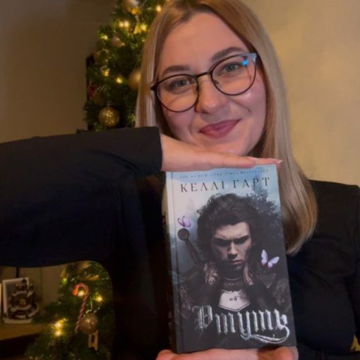 жінка з книгою